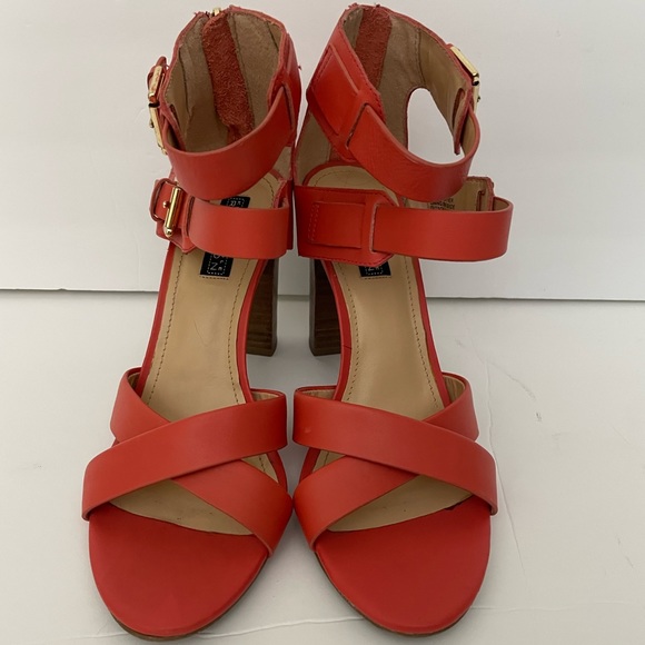 Kenneth Cole Reaction. Size 8, Apricot stacked heel. - Picture 2 of 6